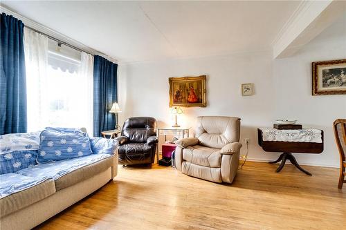 179 Habitant Drive, Toronto, ON - Indoor Photo Showing Living Room