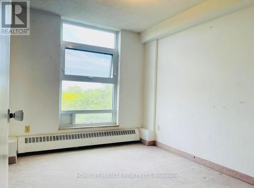 701 - 335 Driftwood Avenue, Toronto (Black Creek), ON - Indoor Photo Showing Kitchen With Double Sink