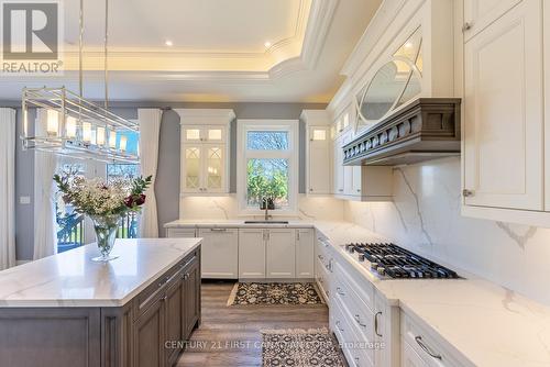 48 Goodman Crescent, Vaughan (Maple), ON - Indoor Photo Showing Kitchen With Upgraded Kitchen