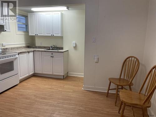 23-25 Aura Lake St, Timmins, ON - Indoor Photo Showing Kitchen