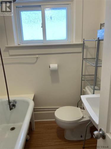 23-25 Aura Lake St, Timmins, ON - Indoor Photo Showing Bathroom