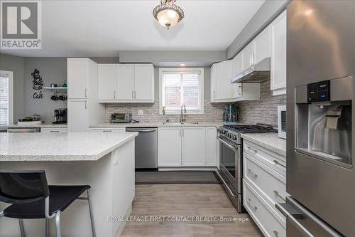 6 White Elm Road, Barrie (Holly), ON - Indoor Photo Showing Kitchen With Upgraded Kitchen