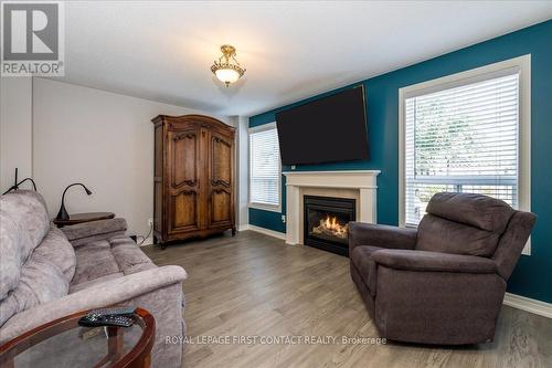 6 White Elm Road, Barrie (Holly), ON - Indoor Photo Showing Living Room With Fireplace