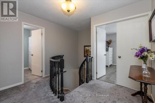 6 White Elm Road, Barrie (Holly), ON - Indoor