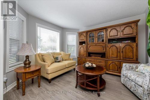 6 White Elm Road, Barrie (Holly), ON - Indoor Photo Showing Living Room