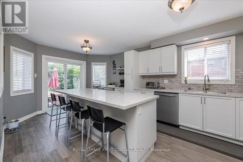 6 White Elm Road, Barrie (Holly), ON - Indoor Photo Showing Kitchen