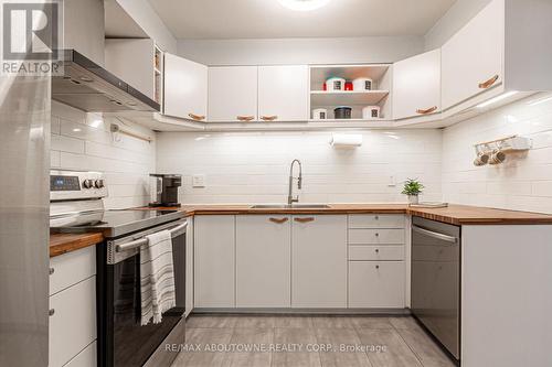 3 - 4199 Longmoor Drive, Burlington (Shoreacres), ON - Indoor Photo Showing Kitchen With Double Sink