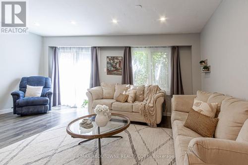 3 - 4199 Longmoor Drive, Burlington (Shoreacres), ON - Indoor Photo Showing Living Room