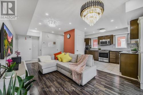 30 - 2500 Post Road, Oakville (Uptown Core), ON - Indoor Photo Showing Living Room