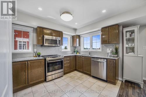 30 - 2500 Post Road, Oakville (Uptown Core), ON - Indoor Photo Showing Kitchen