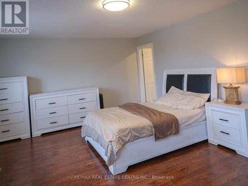 261 Hollymount Drive, Mississauga (Hurontario), ON - Indoor Photo Showing Bedroom