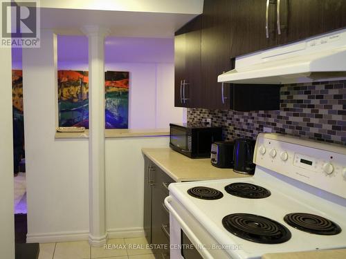 261 Hollymount Drive, Mississauga (Hurontario), ON - Indoor Photo Showing Kitchen