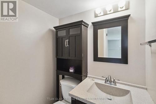 51 Edgemere Place, London, ON - Indoor Photo Showing Bathroom