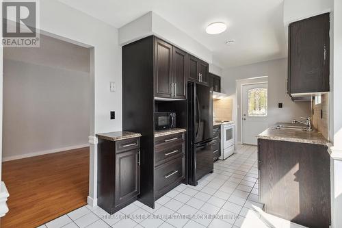 51 Edgemere Place, London, ON - Indoor Photo Showing Kitchen