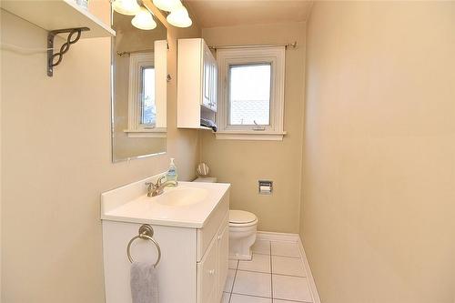 217 Grant Avenue, Hamilton, ON - Indoor Photo Showing Bathroom