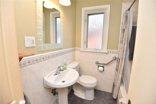 217 Grant Avenue, Hamilton, ON - Indoor Photo Showing Bathroom