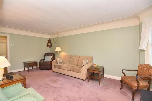 217 Grant Avenue, Hamilton, ON - Indoor Photo Showing Living Room