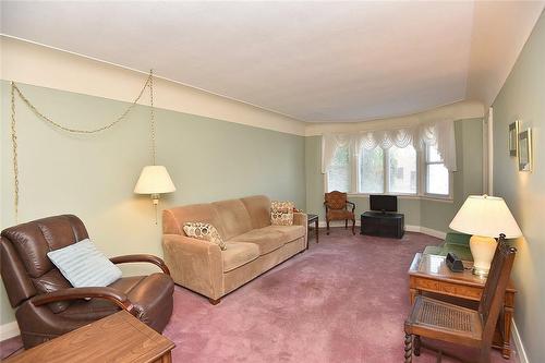 217 Grant Avenue, Hamilton, ON - Indoor Photo Showing Living Room