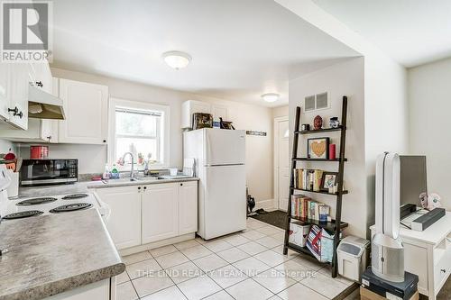 81 Wellington Street E, Aurora, ON - Indoor Photo Showing Kitchen