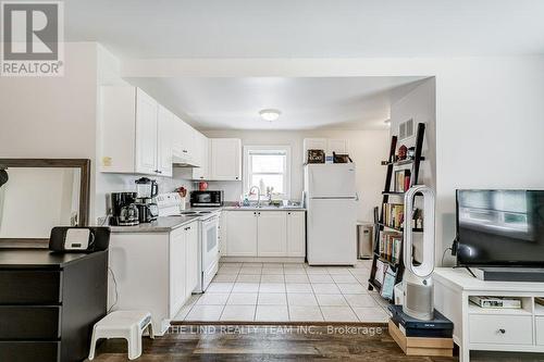 81 Wellington Street E, Aurora (Aurora Village), ON - Indoor Photo Showing Kitchen