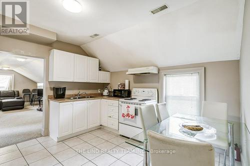 81 Wellington Street E, Aurora (Aurora Village), ON - Indoor Photo Showing Kitchen With Double Sink