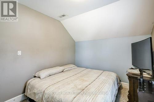 81 Wellington Street E, Aurora, ON - Indoor Photo Showing Bedroom