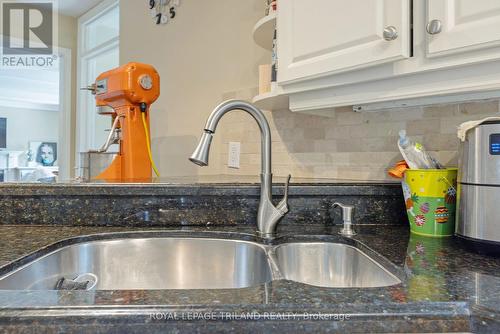 69 Shavian Boulevard, London, ON - Indoor Photo Showing Kitchen With Double Sink