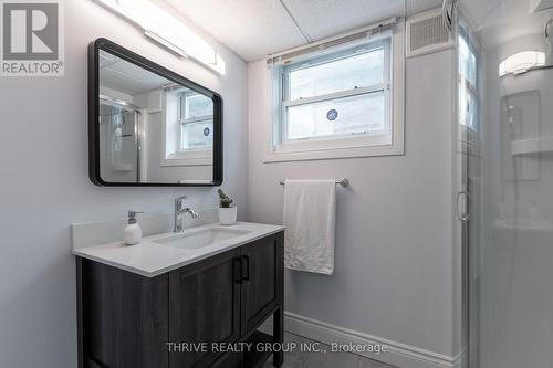 221 Merlin Crescent, London, ON - Indoor Photo Showing Bathroom