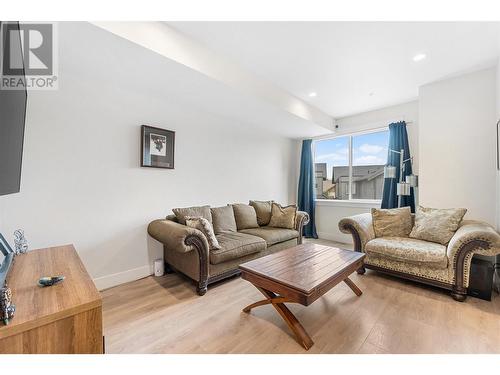 12840 Stillwater Court Unit# 22, Lake Country, BC - Indoor Photo Showing Living Room