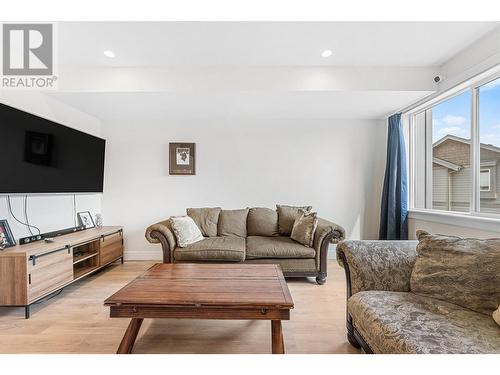 12840 Stillwater Court Unit# 22, Lake Country, BC - Indoor Photo Showing Living Room