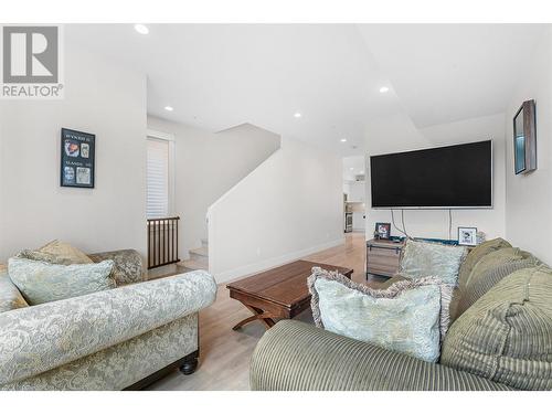 12840 Stillwater Court Unit# 22, Lake Country, BC - Indoor Photo Showing Living Room