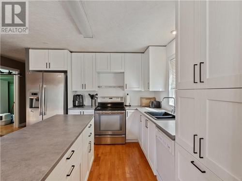 34 Donald, Saint-Antoine, NB - Indoor Photo Showing Kitchen With Double Sink