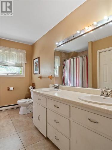 34 Donald, Saint-Antoine, NB - Indoor Photo Showing Bathroom