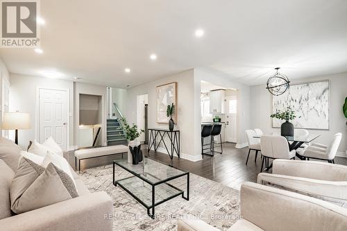 21 Sir Kay Drive, Markham (Markham Village), ON - Indoor Photo Showing Living Room