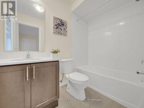 90 Broadacre Drive, Kitchener, ON - Indoor Photo Showing Bathroom