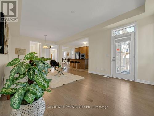 90 Broadacre Drive, Kitchener, ON - Indoor Photo Showing Living Room