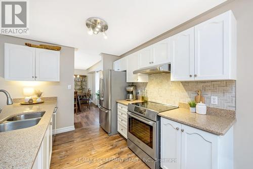 123 Academy Place, Guelph/Eramosa, ON - Indoor Photo Showing Kitchen With Double Sink