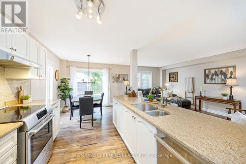 123 Academy Place, Guelph/Eramosa (Rockwood), ON - Indoor Photo Showing Kitchen With Double Sink With Upgraded Kitchen