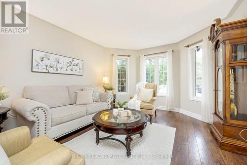 123 Academy Place, Guelph/Eramosa (Rockwood), ON - Indoor Photo Showing Living Room