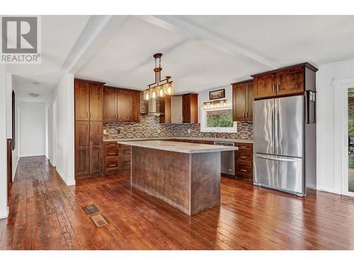 1555 Hollywood Road S, Kelowna, BC - Indoor Photo Showing Kitchen With Upgraded Kitchen