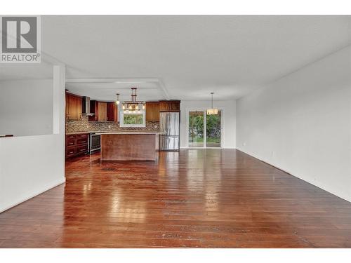 1555 Hollywood Road S, Kelowna, BC - Indoor Photo Showing Kitchen