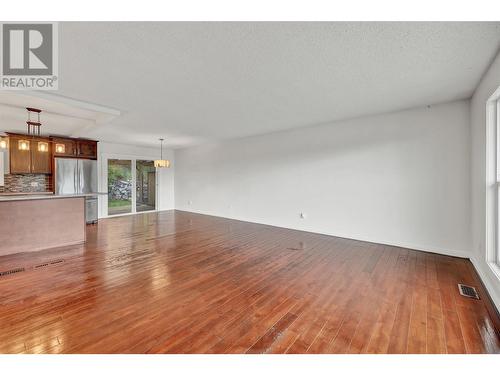 1555 Hollywood Road S, Kelowna, BC - Indoor Photo Showing Other Room