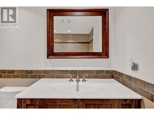 1555 Hollywood Road S, Kelowna, BC - Indoor Photo Showing Bathroom