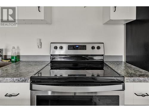 1555 Hollywood Road S, Kelowna, BC - Indoor Photo Showing Kitchen