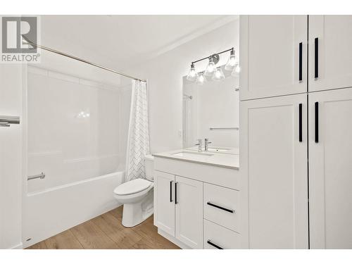 4271 Russo Street, Kelowna, BC - Indoor Photo Showing Bathroom