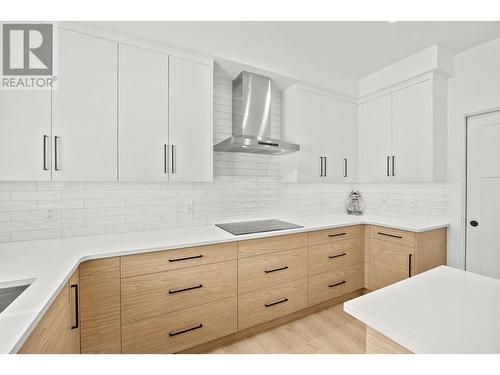 4271 Russo Street, Kelowna, BC - Indoor Photo Showing Kitchen With Upgraded Kitchen