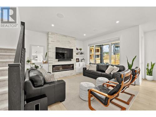 4271 Russo Street, Kelowna, BC - Indoor Photo Showing Living Room