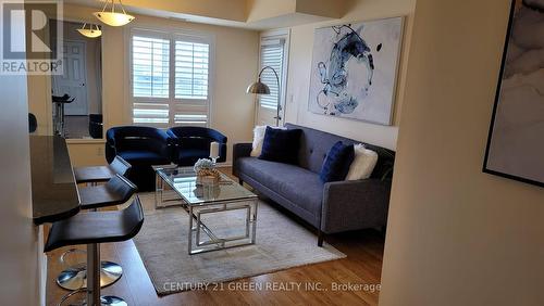 409 - 10 Mendelssohn Street, Toronto (Clairlea-Birchmount), ON - Indoor Photo Showing Living Room