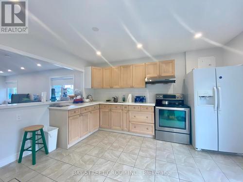 428 Limerick Street, Innisfil, ON - Indoor Photo Showing Kitchen