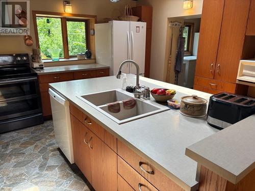 1980 Snowball Creek Road, Grand Forks, BC - Indoor Photo Showing Kitchen With Double Sink